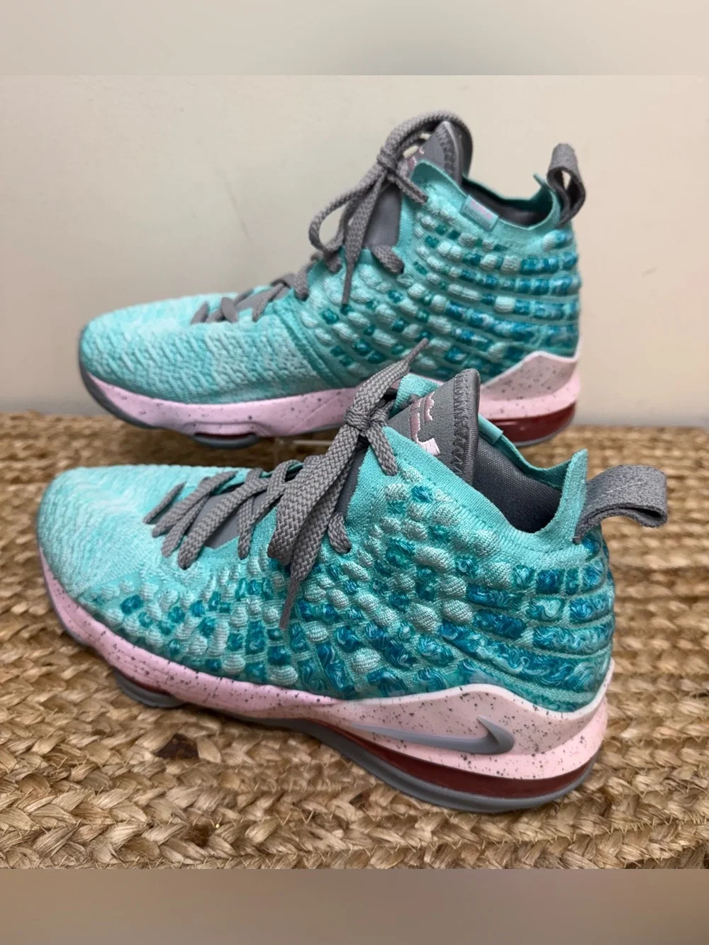 Nike LeBron 17 South Beach Youth 6.5